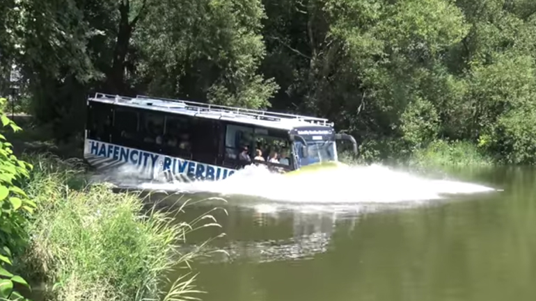 Κι όμως υπάρχει αμφίβιο λεωφορείο…
