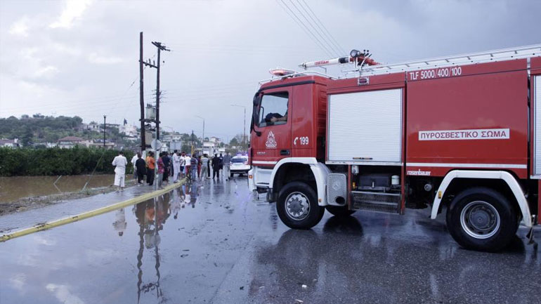 Αγνοείται οδηγός που παρασύρθηκε από τα ορμητικά νερά στην Εύβοια Αγνοείται οδηγός που παρασύρθηκε από τα ορμητικά νερά στην Εύβοια