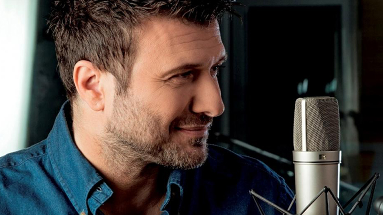 Γιάννης Πλούταρχος: «Στο σπίτι μας τραγουδάμε όλοι»