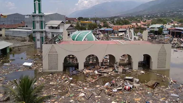 Ανείπωτη τραγωδία στην Ινδονησία: Σε τουλάχιστον 832 ανήλθε ο αριθμός των νεκρών από τον σεισμό και το τσουνάμι