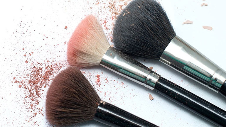 Πώς να καθαρίζετε τα πινέλα σας μέσα σε λίγα λεπτά!