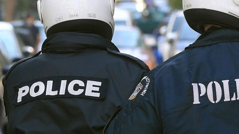 Χειροπέδες σε διακινητή μεταναστών στη Θεσσαλονίκη