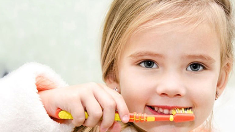 Έτσι θα ενθαρρύνετε το παιδί να πλένει τα δόντια του
