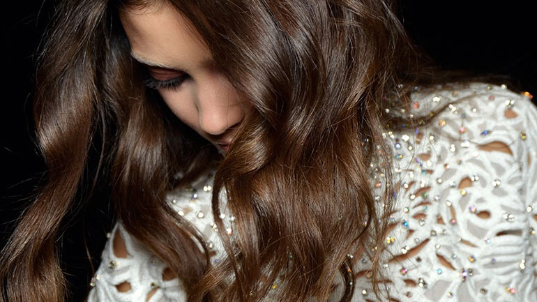 Tutorial: 4 τρόποι για να κάνετε μπούκλες χωρίς ψαλίδι!