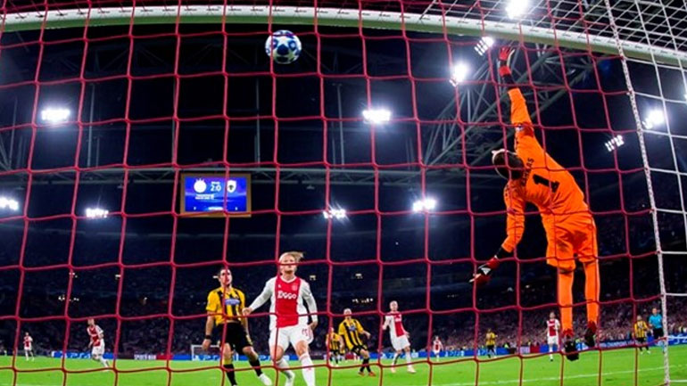 Παγιδευμένη η ΑΕΚ στο μεθύσι της μάχης με την Μπενφίκα