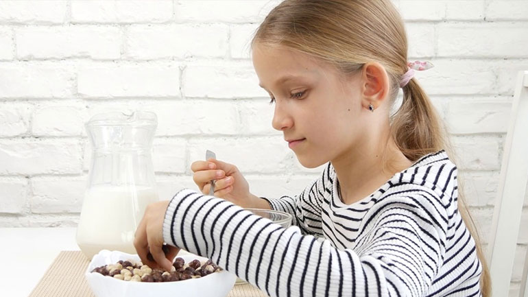 Κίνδυνος υποσιτισμού για τα παιδιά που δεν τρώνε πρωινό
