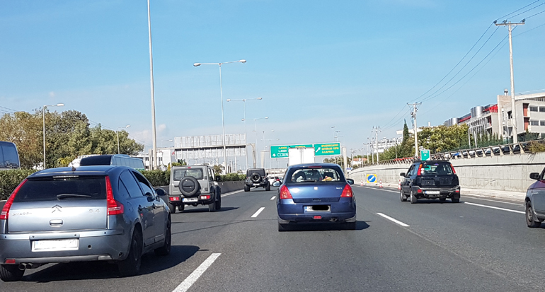 Το νέο Jimny στον Κηφισό... (το όχημα μπροστά του είναι ένα Jeep Wrangler Rubicon)