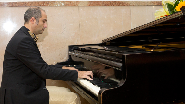 O Άρης Γραικούσης στην εικαστική εκδήλωση «Turkcell – Η τέχνη στην επικοινωνία»