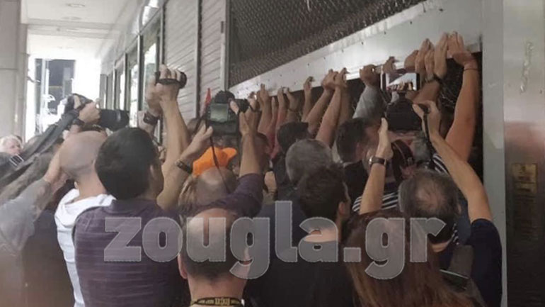 Εισβολή μελών της ΑΔΕΔΥ στο Υπουργείο Οικονομικών