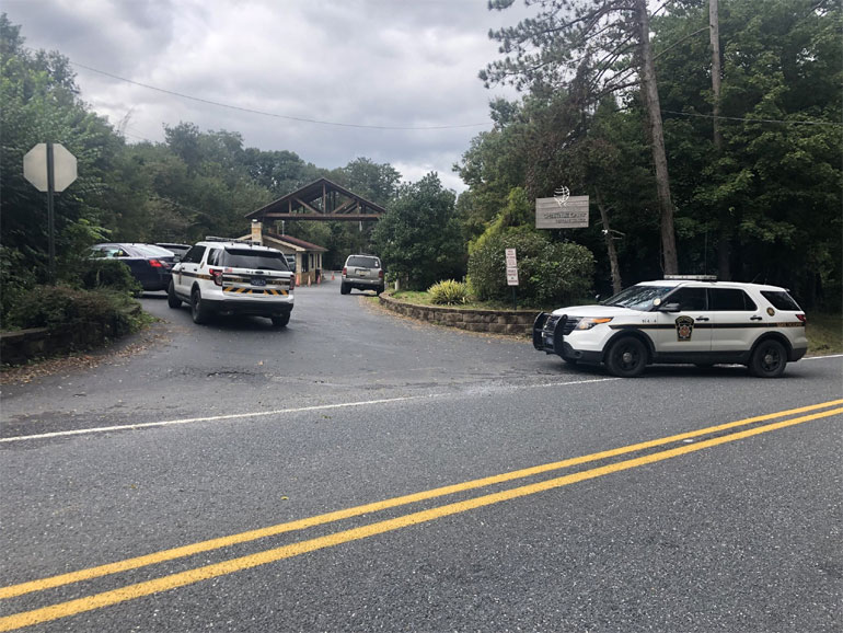 Αστυνομικές δυνάμεις έξω από το σπίτι του Γκιουλέν