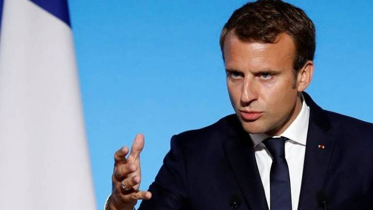 Μακρόν:  Δεν συνιστά πολιτική κρίση η παραίτηση του Κολόμπ