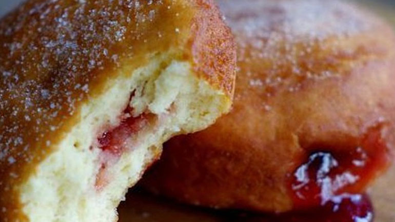 Ντόνατς με μαρμελάδα φράουλα