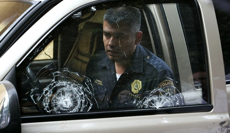 Τα τζάμια στα θωρακισμένο οχήματα ανάλογα με το επίπεδο θωράκισης που διαθέτουν αντέχουν ακόμα και επίθεση σε με βαρύ οπλισμό...