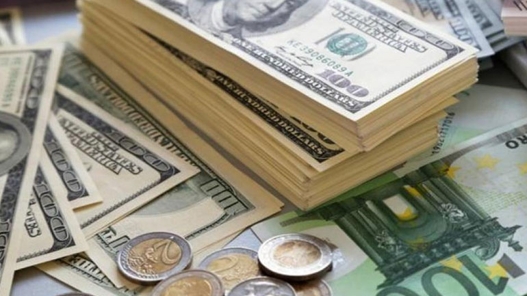 Οριακή πτώση σημειώνει το ευρώ έναντι του δολαρίου