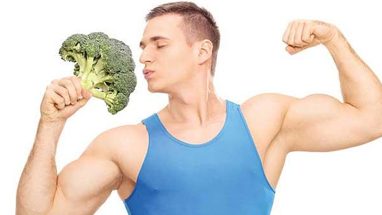 Πώς μπορεί ένας άνδρας να αυξήσει την τεστοστερόνη του με φυσικό τρόπο;