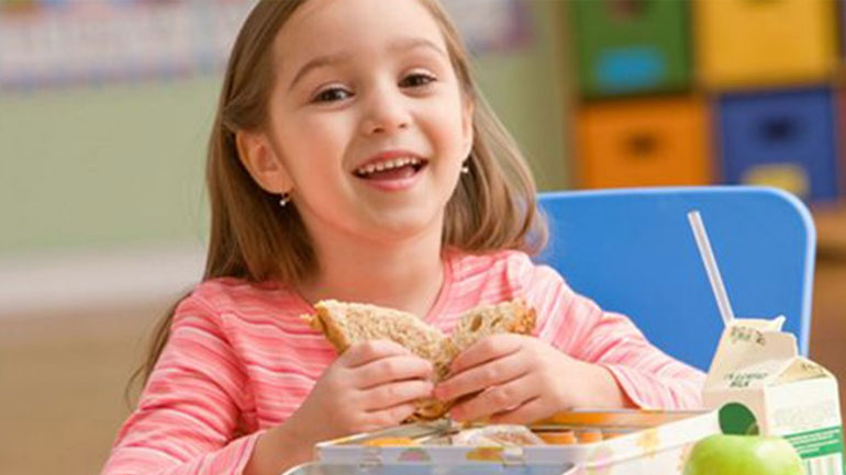 Γιατί είναι σημαντικό να τρώνε τα παιδιά στο σχολείο