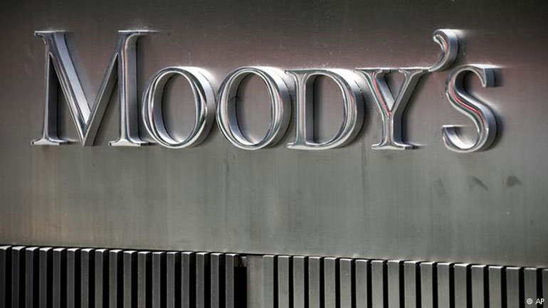 Moody’s: Θετική για το αξιόχρεο των ελληνικών τραπεζών η πλήρης κατάργηση των capital controls