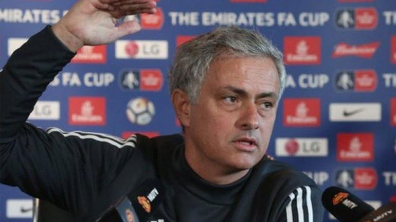 «Καψόνι» Μουρίνιο στους δημοσιογράφους: Στις 8 το πρωί η συνέντευξη Τύπου εν όψει του αγώνα με τη Νιούκαστλ