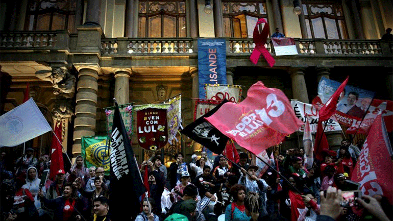 Βραζιλία: Ανοίγει η ψαλίδα υπέρ του ακροδεξιού υποψηφίου Μπολσονάρου