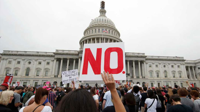ΗΠΑ: Διαδήλωση στο Κογκρέσο κατά του διορισμού του Κάβανο ΗΠΑ: Διαδήλωση στο Κογκρέσο κατά του διορισμού του Κάβανο