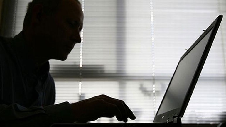 Δικογραφία σε βάρος άνδρα για πορνογραφία ανηλίκων μέσω διαδικτύου