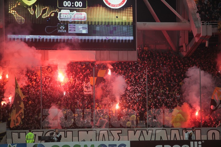 Οι φίλαθλοι της ΑΕΚ έσπευσαν να δουν από κοντά το μεγάλο παιχνίδι 