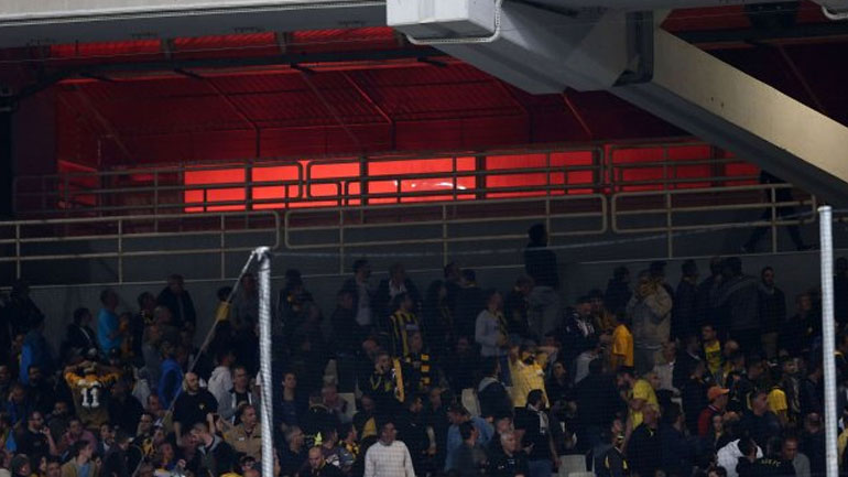 Ένταση στο ημίχρονο του ντέρμπι ΑΕΚ-Ολυμπιακός