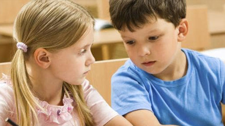 Τι κάνετε όταν ο γιος σας είναι ερωτευμένος με ένα κοριτσάκι;