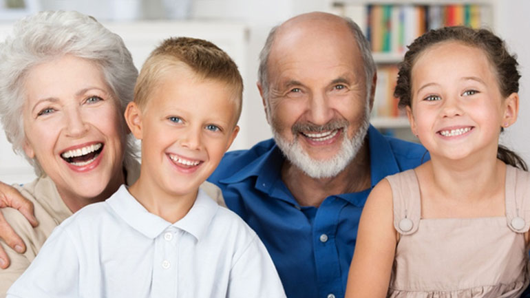 Η ιδιαίτερη σχέση παππούδων με εγγόνια