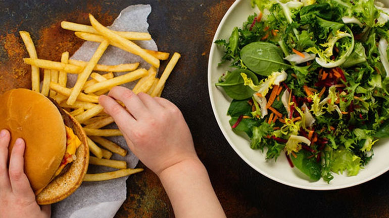 Το junk food αυξάνει τον κίνδυνο κατάθλιψης – Τι συμβαίνει με την μεσογειακή διατροφή;