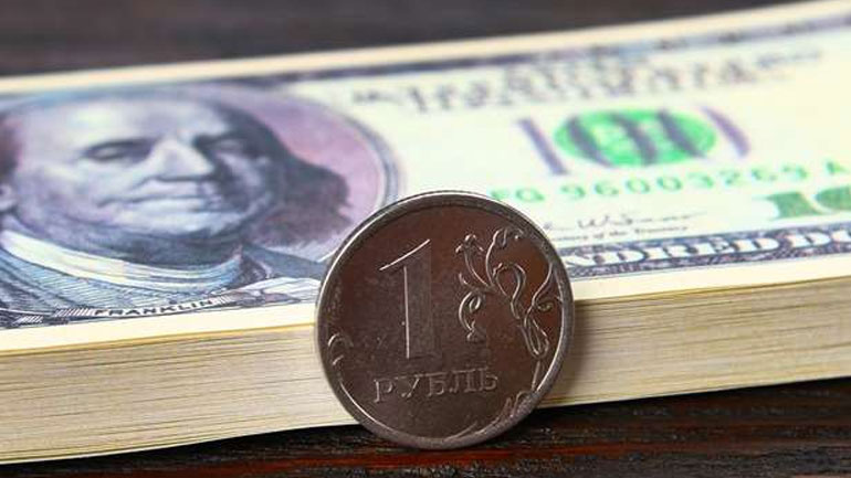 «Δεν θα φύγουμε από το δολάριο», δηλώνει ο τραπεζίτης Αντρέι Κόστιν που πρότεινε την αποδολαριοποίηση της ρωσικής οικονομίας