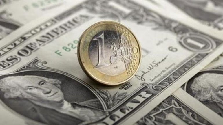 Πτώση σημειώνει το ευρώ έναντι του δολαρίου