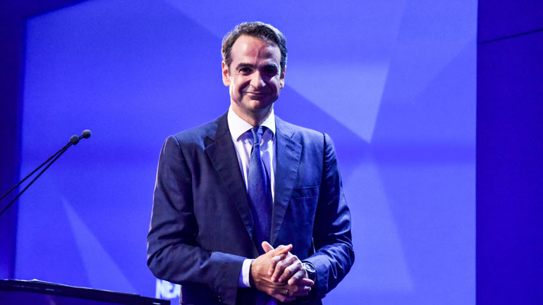 Με πολίτες συνομίλησε στην αγορά της  Άρτας ο Κυρ. Μητσοτάκης