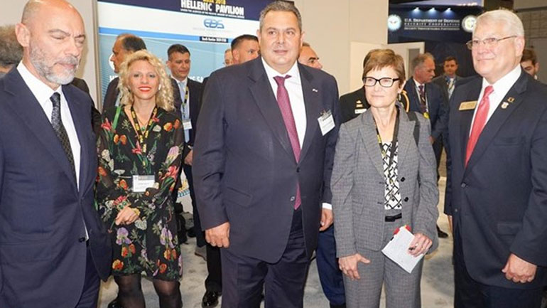 Το ελληνικό περίπτερο στη μεγαλύτερη έκθεση αμυντικού εξοπλισμού στις ΗΠΑ εγκαινίασε ο Π. Καμμένος