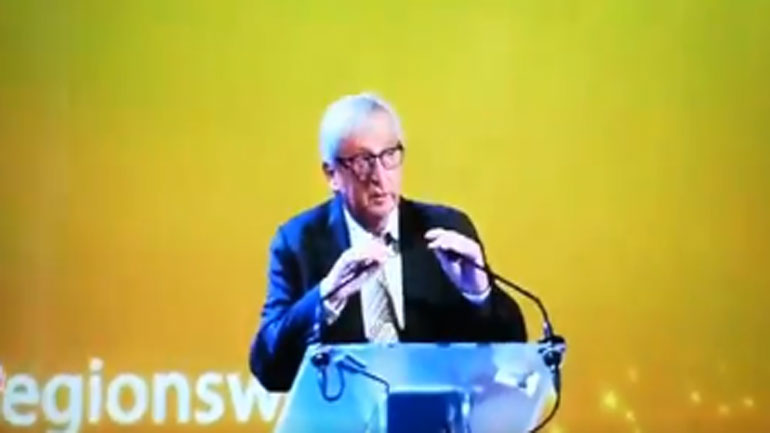 Ο Γιούνκερ μιμείται τις χορευτικές ικανότητες Μέι