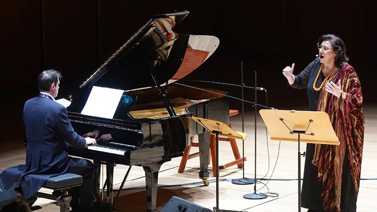 Μάγεψε η Μ. Φαραντούρη στη Βιέννη ερμηνεύοντας «Μαουτχάουζεν»