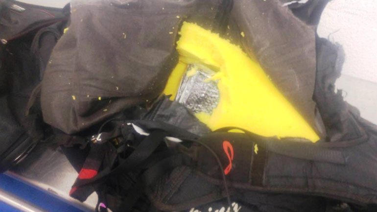 Έκρυψε την κοκαΐνη σε αλεξίπτωτο!