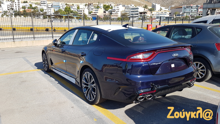 Τα πίσω φώτα θυμίζουν έντονα τη Maserati Gran Turismo