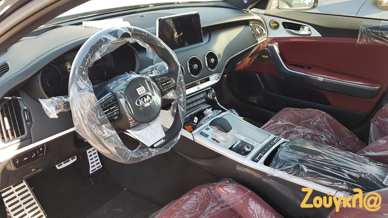 Από αυτήν την εικόνα καταλαβαίνεις την πολυτέλεια που έχει. Όπως βλέπετε, με αυτόν τον τρόπο και αυτά τα προστατευτικά έρχεται στην Ελλάδα...