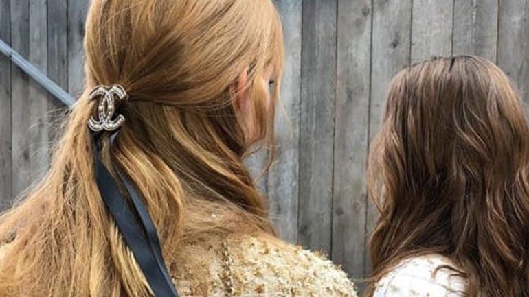 Τα αξεσουάρ μαλλιών που ξεχώρισαν στο show του οίκου Chanel