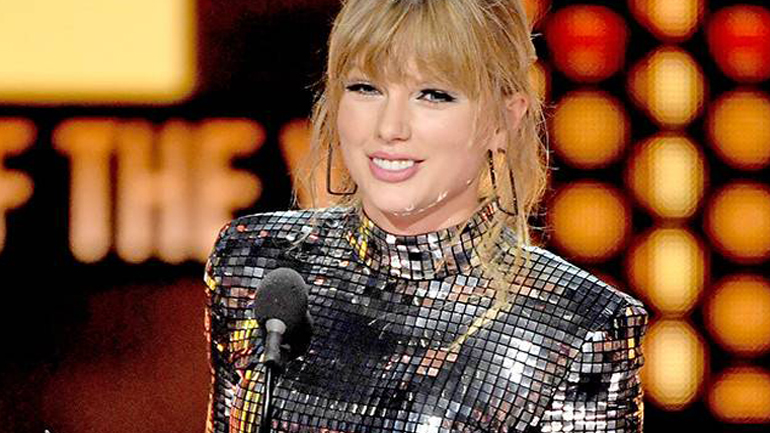 Η Τέιλορ Σουίφτ έγραψε ιστορία στα American Music Awards