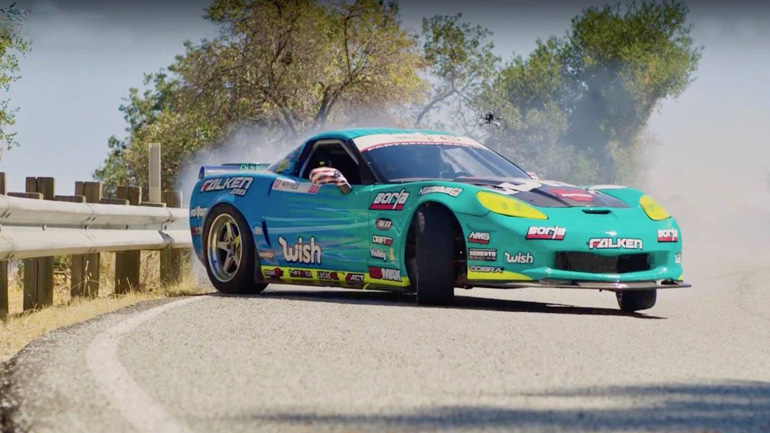 Χορεύοντας με την Corvette των 1.060 ίππων Χορεύοντας με την Corvette των 1.060 ίππων