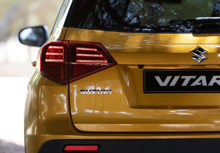 Νέα φωτιστικά σώματα LED στο πίσω μέρος