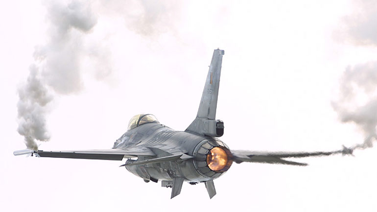 Έκρηξη σε αεροπορική βάση στο Βέλγιο – Καταστράφηκε ένα F-16 Έκρηξη σε αεροπορική βάση στο Βέλγιο – Καταστράφηκε ένα F-16