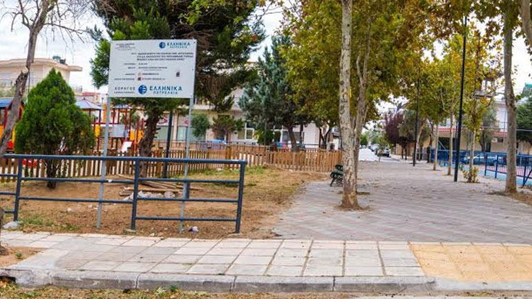 Ανακατασκευή από την ΕΛΛΗΝΙΚΑ ΠΕΤΡΕΛΑΙΑ  της πλατείας Εθν. Αντιστάσεως στo Καλοχώρι