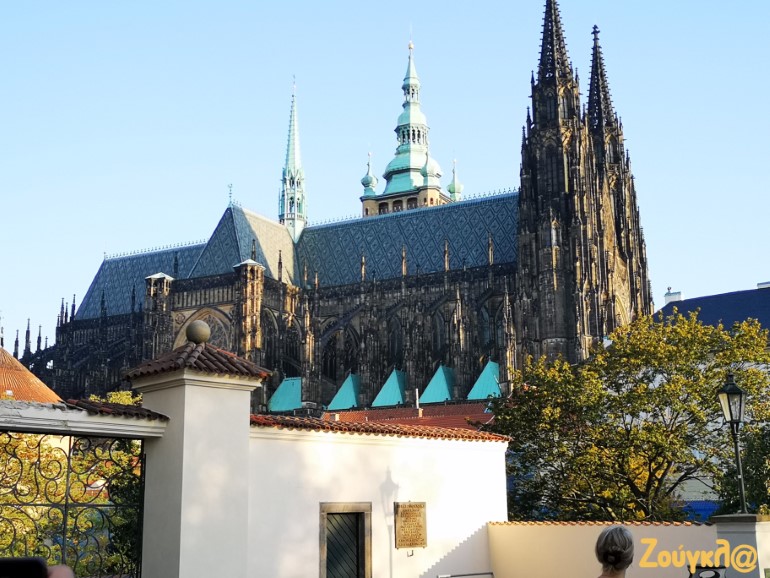 Το Κάστρο της Πράγας, όπου παρουσιάστηκε το Honor 8X