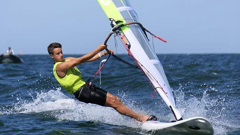 «Αγκαλιά» με το χρυσό μετάλλιο ο Καλπογιαννάκης