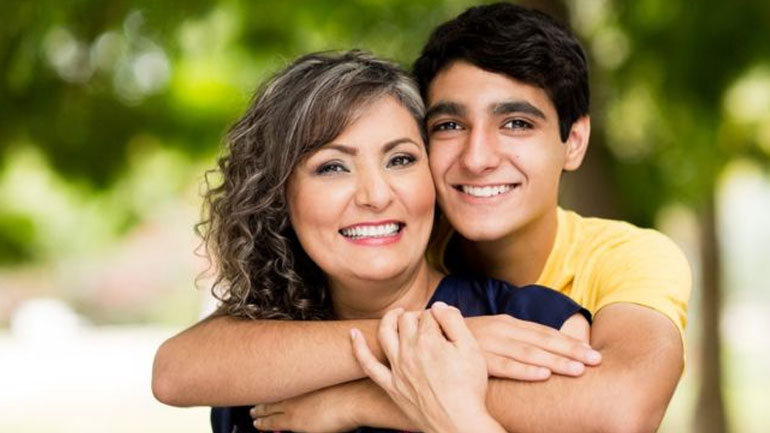 Όσο νωρίτερα είχε την πρώτη της περίοδο μια γυναίκα, τόσο πιο νωρίς ο γιος της θα μπει στην εφηβεία