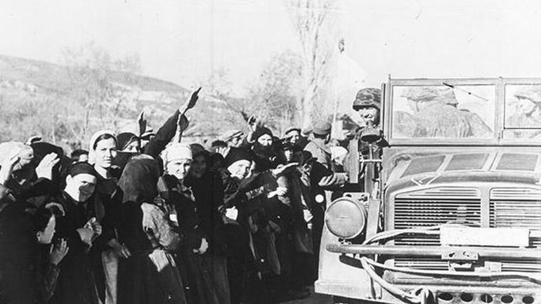 Αντιμέτωποι με το “φάντασμα” των παππούδων τους