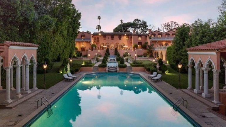 Πωλείται η έπαυλη που γυρίστηκαν οι ταινίες «Νονός» και «Ο Σωματοφύλακας»